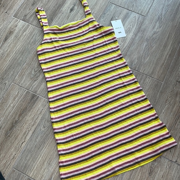 🌼 RVCA NOBODY’S BABE DRESS FOR WOMEN 🌼 - Picture 3 of 5